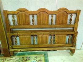 Vintage Link-Taylor Espanol Oak Standard Double/Full Bed - Headboard, Foot Board, Side Rails & Slats - Detail