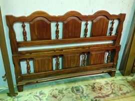 Vintage Link-Taylor Espanol Oak Extra-Long Double/Full Bed - Headboard, Foot Board, Side Rails & Slats - Detail