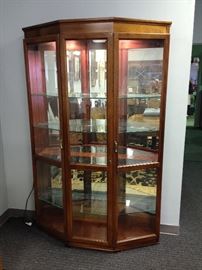 Oak Veneer Three-Bay Locking Two-Door Lighted Curio Cabinet w/ Glass Shelves & Mirrored Back - Detail