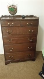 Nice 6 drawer dresser. 