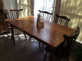 Primitive antique Solid wood, this elegant piece features 4 spindle legs and a plank top for a classic appeal