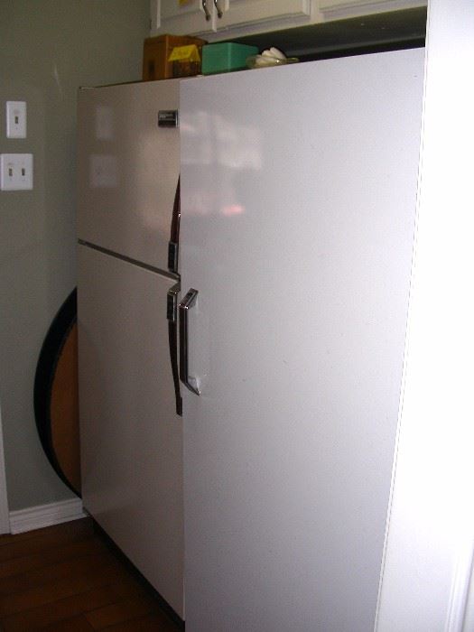 Refrigerator, freezer
