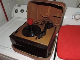 vintage portable RCA Victor record player in case