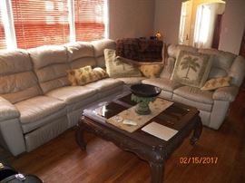 LEATHER RECLINING SECTIIONAL