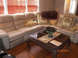 LEATHER RECLINING SECTIIONAL