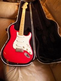 FENDER STRATOCASTER ELECTRIC GUITAR