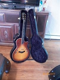 TAYLOR T-5 C-1 GUITAR