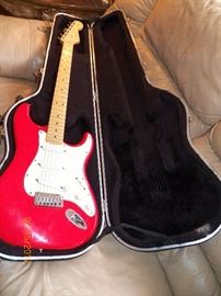 FENDER STRATOCASTER ELECTRIC GUITAR