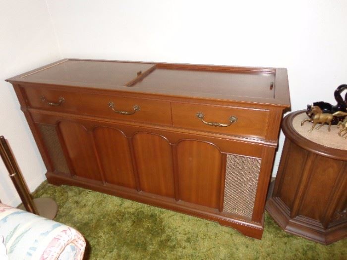 Vintage Console Stereo 