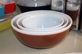 Vintage Pyrex Nesting Bowls