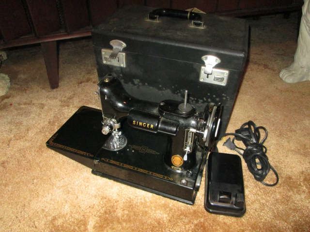 Singer Featherweight Sewing Machine # 221