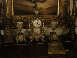 ANTIQUE CLOCK 