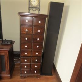 8 Drawer Chest