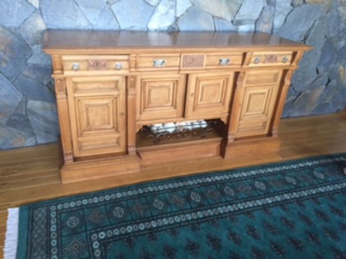 Sideboard
