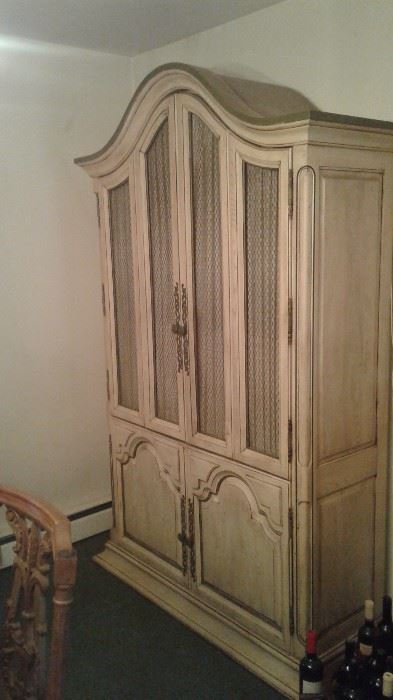 Large bar cabinet with loads of storage 