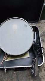 Snare drum with stand