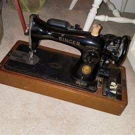 Vintage Singer Sewing Machine It Works!!!