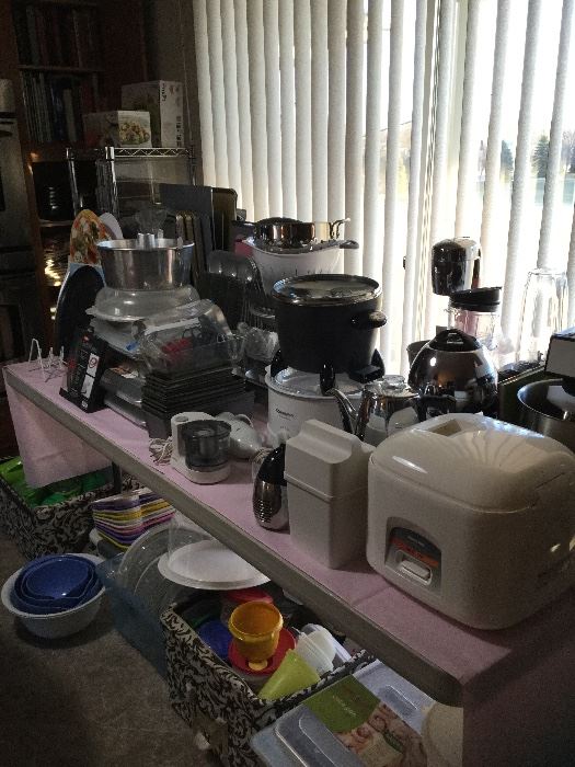 Tons of Kitchen Items most brand NEW