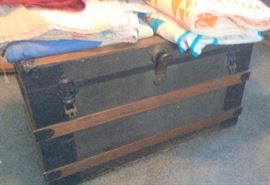 Trunk and additional quilts