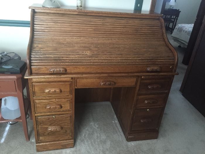 ANTIQUE OAK ROLLED TOP DESK **BUY IT NOW PAYPALL** $ 300   LOT NUMBER 501