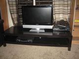 poloroid flat screen tv and stand