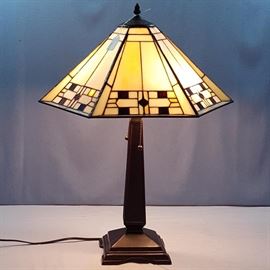Lighting Stained Slag Paneled Shade Table Lamp A