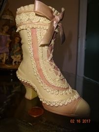 Demonte porcelain shoe