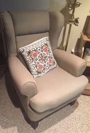 Great Ikea Chair in fabulous shape...and comfy!