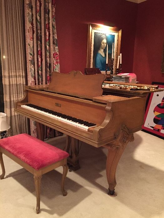 Knabe baby grand piano ca.1925, the mechanicals in rather good condition but needs work. Has wonderful resonance and tone!