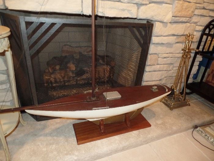 Vintage Model sail boat w/6" mast