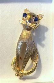 14K yellow gold cat pin with sapphire eyes