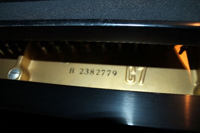 1977 Yamaha C7 grand piano - One owner - excellent condition. Looks and sounds marvelous! 7'4"L x 5'1"W x 3'4"H - weight 902 lbs. 
