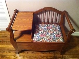 Old-fashioned style gossip bench with under-seat storage.