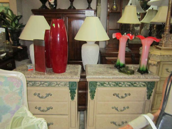 Pair of night stands w/faux marble tops - tulip vases - lamps