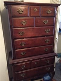 Very nice chest of drawers
