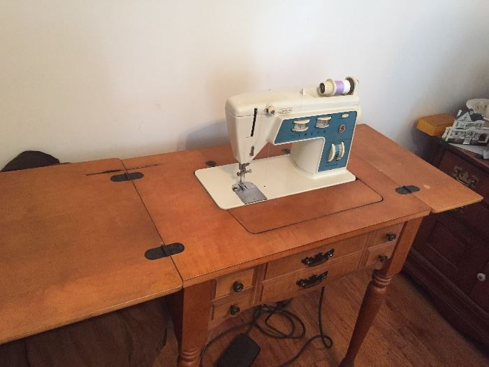 Singer sewing machine with desk