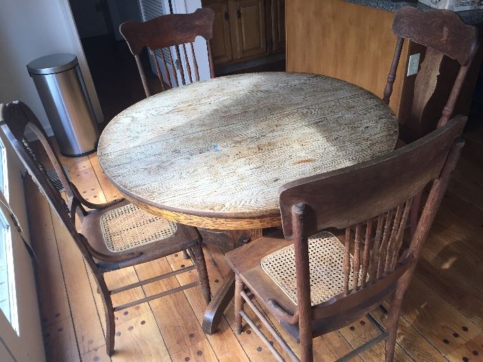Kitchen table w/chairs