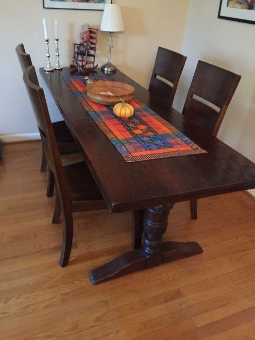 Gorgeous dining room table w/4 chairs.  VERY NICE!