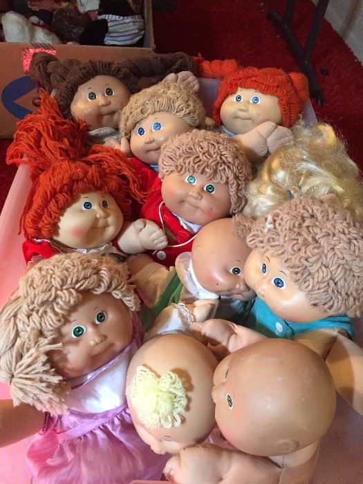 A whole patch of cabbage patch dolls!