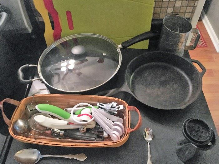 9 inch cast iron pan and utensils