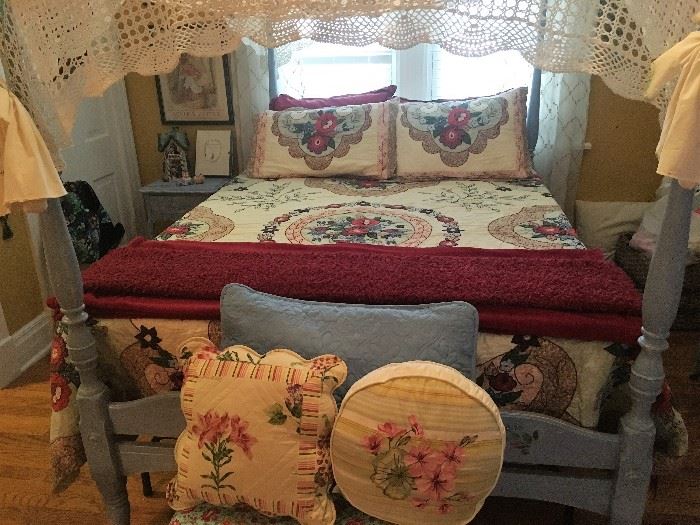 full bed with quilt