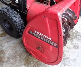 Honda HS 828 Hydrostatic 27" Snowblower. Electric Start