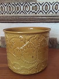 Hager Pottery no chips or cracks 