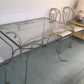 Sweet Iron table with 4 chairs! Been indoors 