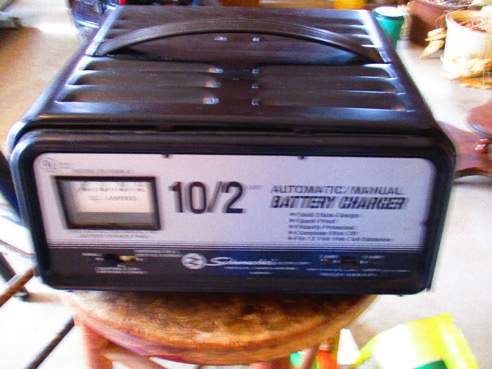 Automatic battery charger 10/2 amps 12 volt