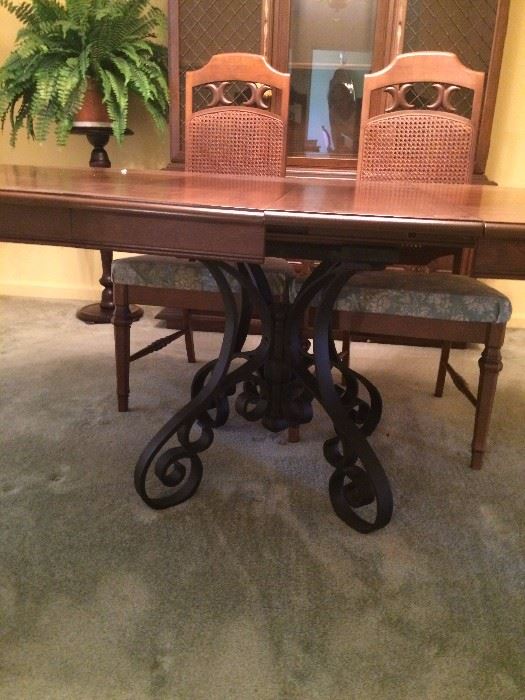 #101 Stanley dining table w/metal base, 2 leaves, 6 chairs $175