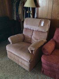 #37 LazyBoy recliner peach color $125 