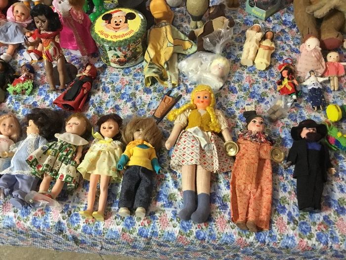Puppets, cloth, porceline, wood, newer and old dolls.