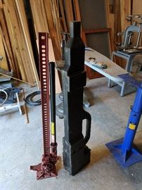 Hi-jack with carrying case