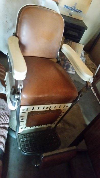 1930s Antique barber chair 